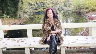 Tranny Headmistress NaomiPerv relaxing in the fall woods whilst enjoying a smoke!