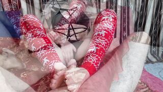 Fresh Year's footjob for his boss