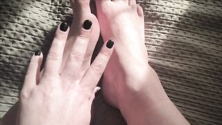 TRANS MORNING FOOTFETISH - Avid Alice