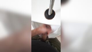 I wank in a public bath, I cum and I drink my cum